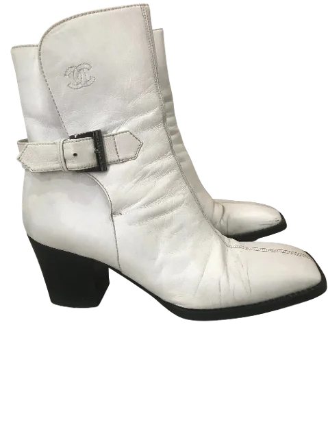 Boots Chanel Blanches T.37
